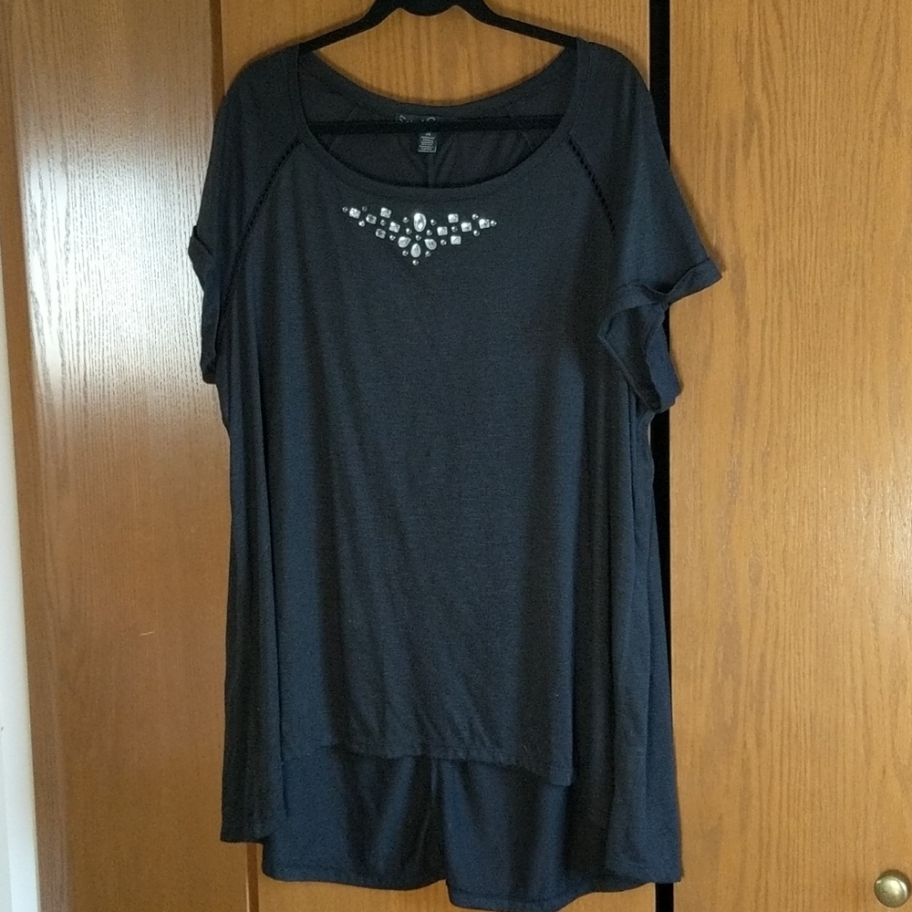 Jeweled hi-low tee